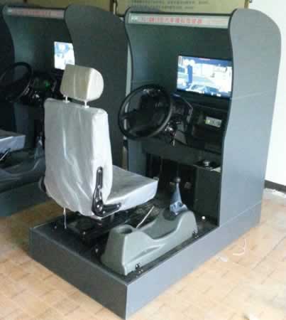 款版（bǎn）汽車駕（jià）駛模擬器